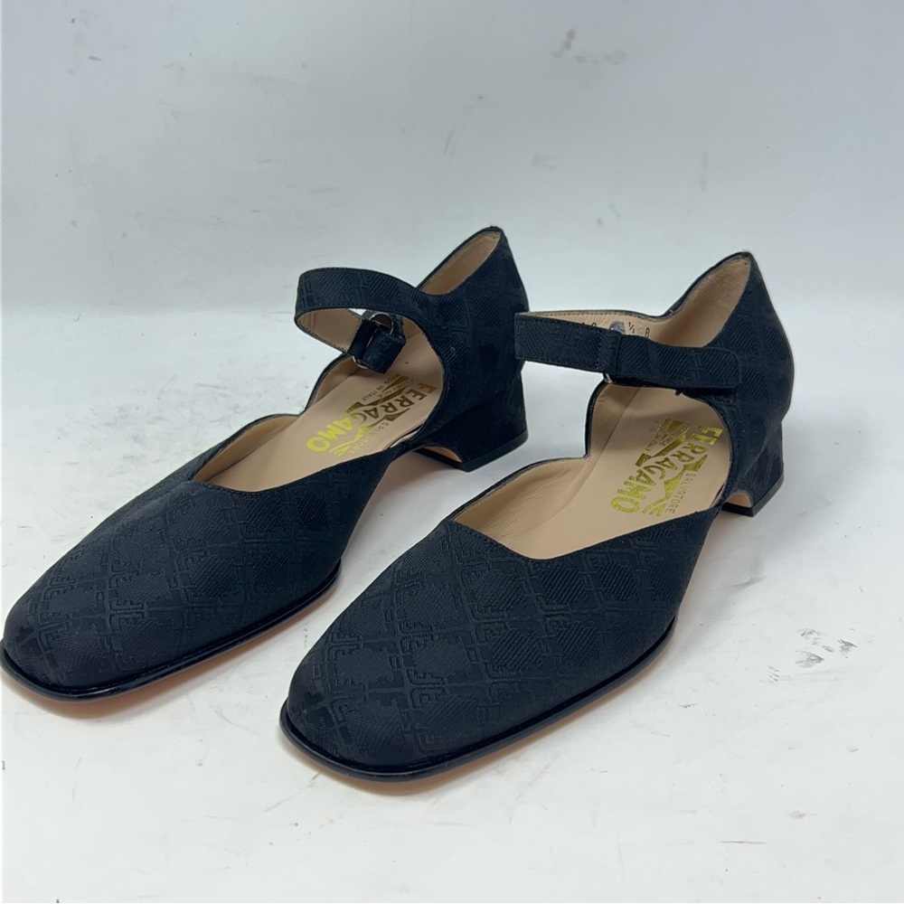 Ferragamo NWOT Vintage Black Textured Mary Jane Flats. - Picture 5 of 11
